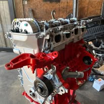 Trabajo de motor en el taller